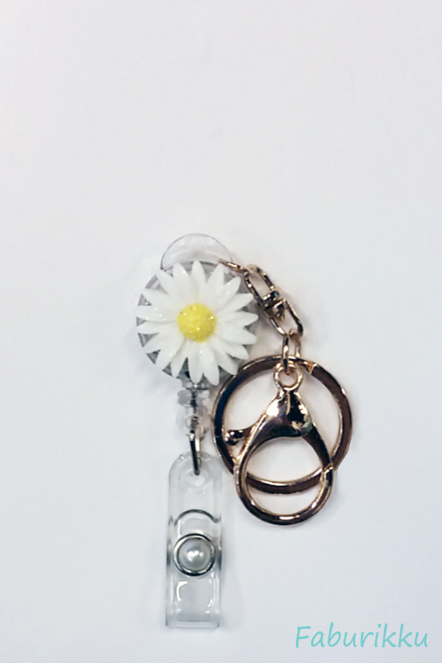3D SunflowerWhite Hook-On Badge Reel