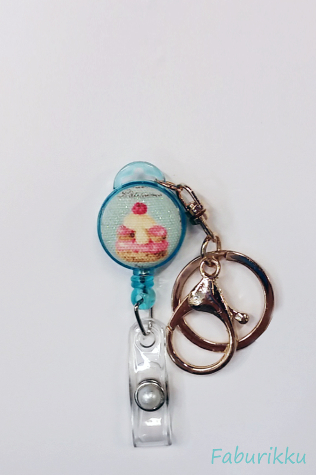 Sweets Macaroon Turquoise Hook-On Badge Reel